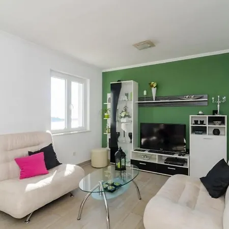 Moon- Two Bedroom With Terrace And Sea View *