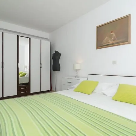 Moon- Two Bedroom With Terrace And Sea View Apartment *
