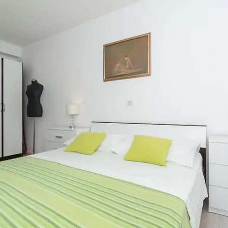 Moon- Two Bedroom With Terrace And Sea View Apartament